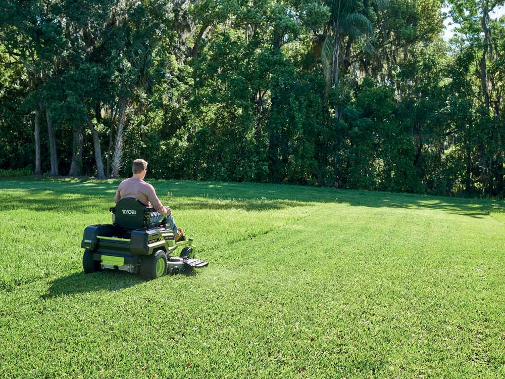 ryobi ztrx137 tondeuse autoportée à rayon de braquage zéro sur batterie 72v/30ah coupe de 137cm 2en1 Ryobi ZTRX137 - Tondeuse autoportée à rayon de braquage zéro sur batterie - 72V/30Ah - Coupe de 137cm - 2en1